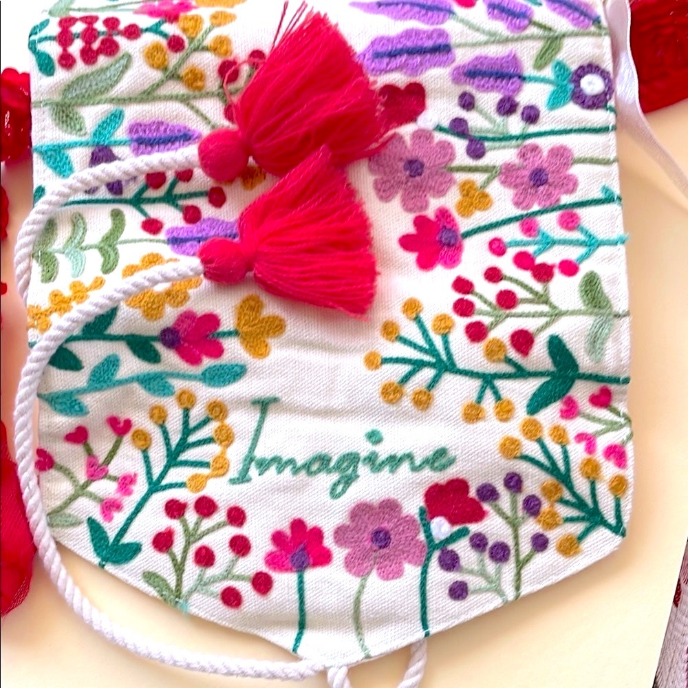 New ! Sundance Floral Embroidered Jewelry Organizer Retail $40.